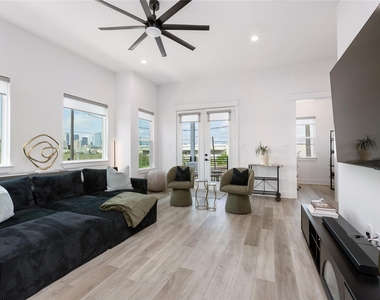 1602 Mary Street - Photo Thumbnail 8