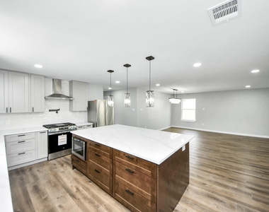 1218 Des Jardines Street - Photo Thumbnail 5