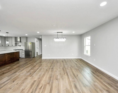 1218 Des Jardines Street - Photo Thumbnail 3