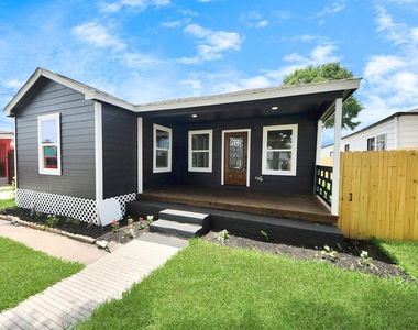 1218 Des Jardines Street - Photo Thumbnail 2