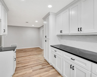 704 Teabury Avenue - Photo Thumbnail 15