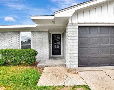 704 Teabury Avenue - Photo Thumbnail 3
