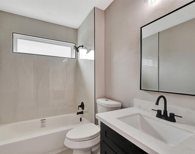 704 Teabury Avenue - Photo Thumbnail 30
