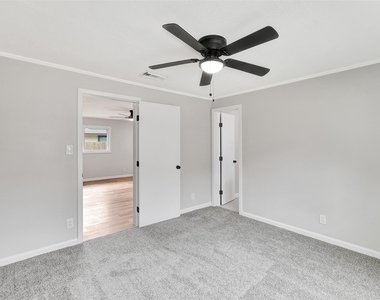 704 Teabury Avenue - Photo Thumbnail 22