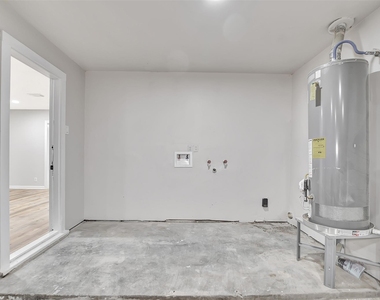 704 Teabury Avenue - Photo Thumbnail 33