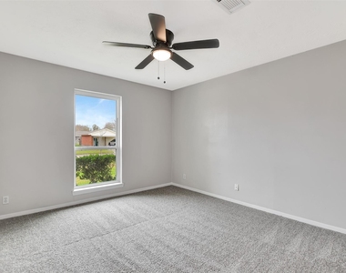 704 Teabury Avenue - Photo Thumbnail 29