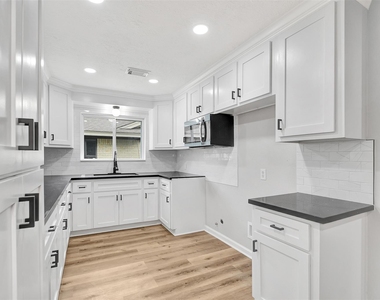 704 Teabury Avenue - Photo Thumbnail 11