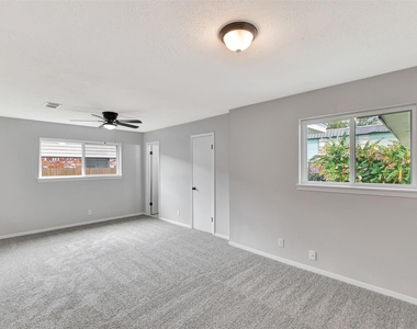 704 Teabury Avenue - Photo Thumbnail 31
