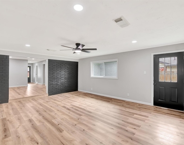 704 Teabury Avenue - Photo Thumbnail 20