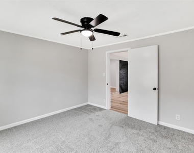 704 Teabury Avenue - Photo Thumbnail 23