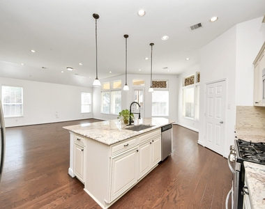 1947 Parnevik Place - Photo Thumbnail 10