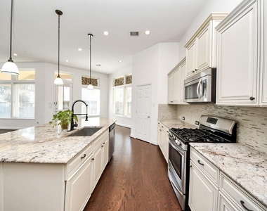 1947 Parnevik Place - Photo Thumbnail 9