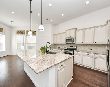 1947 Parnevik Place - Photo Thumbnail 8