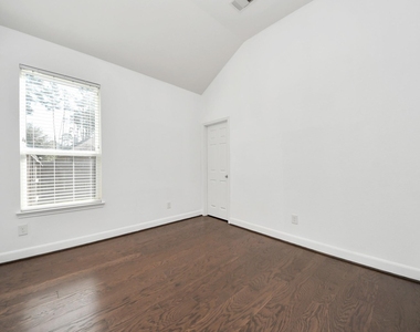 1947 Parnevik Place - Photo Thumbnail 16