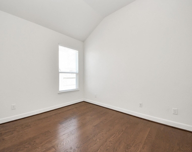 1947 Parnevik Place - Photo Thumbnail 22