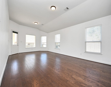 1947 Parnevik Place - Photo Thumbnail 24