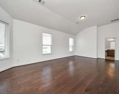1947 Parnevik Place - Photo Thumbnail 25