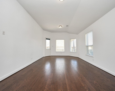 1947 Parnevik Place - Photo Thumbnail 26