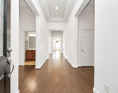 1947 Parnevik Place - Photo Thumbnail 14
