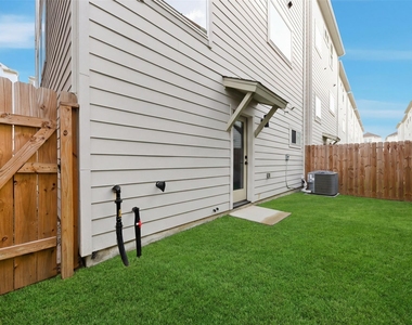 8317 Brecha Lane - Photo Thumbnail 12