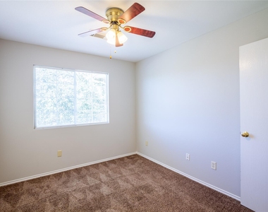 19714 Shores Edge Drive - Photo Thumbnail 11