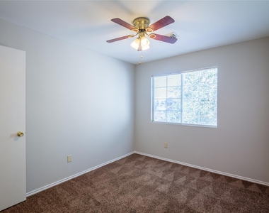 19714 Shores Edge Drive - Photo Thumbnail 10