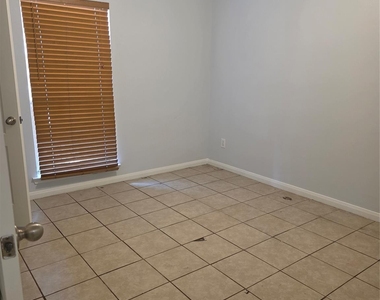 311 Burris Park Drive - Photo Thumbnail 13