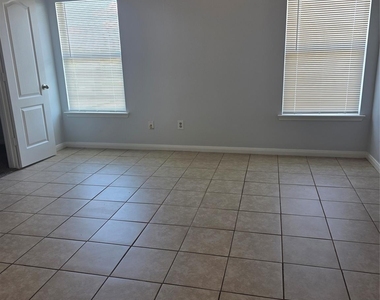 311 Burris Park Drive - Photo Thumbnail 5