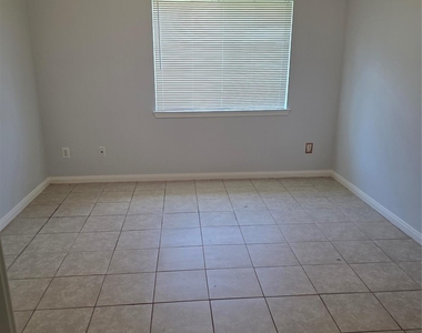 311 Burris Park Drive - Photo Thumbnail 11