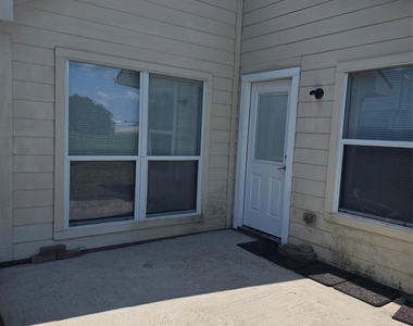 311 Burris Park Drive - Photo Thumbnail 6