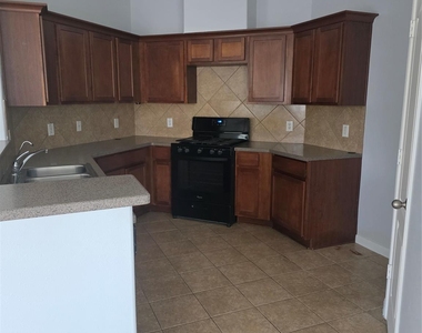 311 Burris Park Drive - Photo Thumbnail 4
