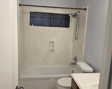 311 Burris Park Drive - Photo Thumbnail 12