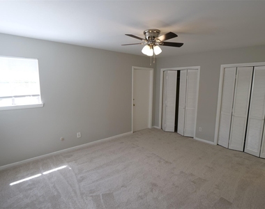 9526 Val Verde Street - Photo Thumbnail 20