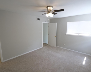 9526 Val Verde Street - Photo Thumbnail 22