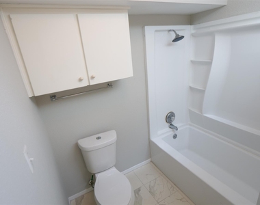 9526 Val Verde Street - Photo Thumbnail 24