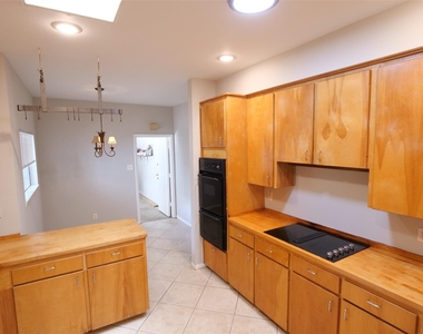 9526 Val Verde Street - Photo Thumbnail 13