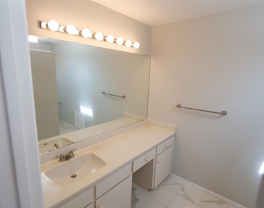 9526 Val Verde Street - Photo Thumbnail 23