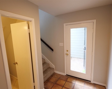 9526 Val Verde Street - Photo Thumbnail 3