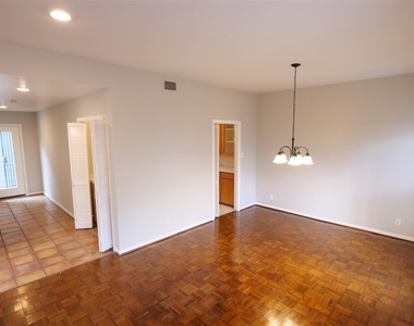 9526 Val Verde Street - Photo Thumbnail 8