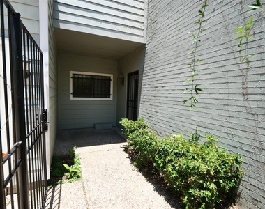 9526 Val Verde Street - Photo Thumbnail 1