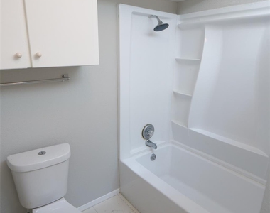 9526 Val Verde Street - Photo Thumbnail 25