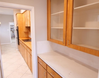 9526 Val Verde Street - Photo Thumbnail 11
