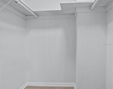 812 W Warren Avenue - Photo Thumbnail 9
