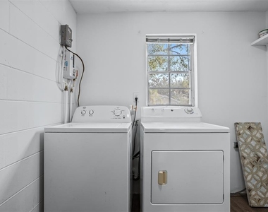 812 W Warren Avenue - Photo Thumbnail 13