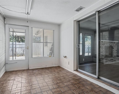 812 W Warren Avenue - Photo Thumbnail 10