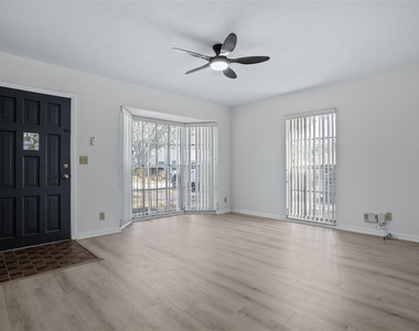812 W Warren Avenue - Photo Thumbnail 1
