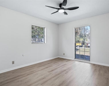 812 W Warren Avenue - Photo Thumbnail 5