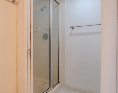 2616 Cove Cay Drive - Photo Thumbnail 15