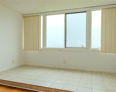 2616 Cove Cay Drive - Photo Thumbnail 9