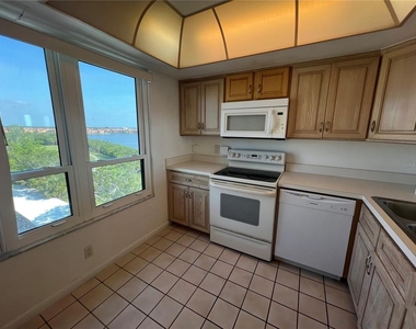 2616 Cove Cay Drive - Photo Thumbnail 4